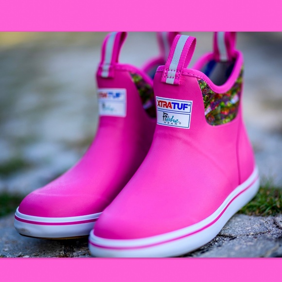 Women's XTRATUF FisheWear Hot Pink Troutrageous Rainbow Deck Boots, 6, Brand New - Picture 1 of 11